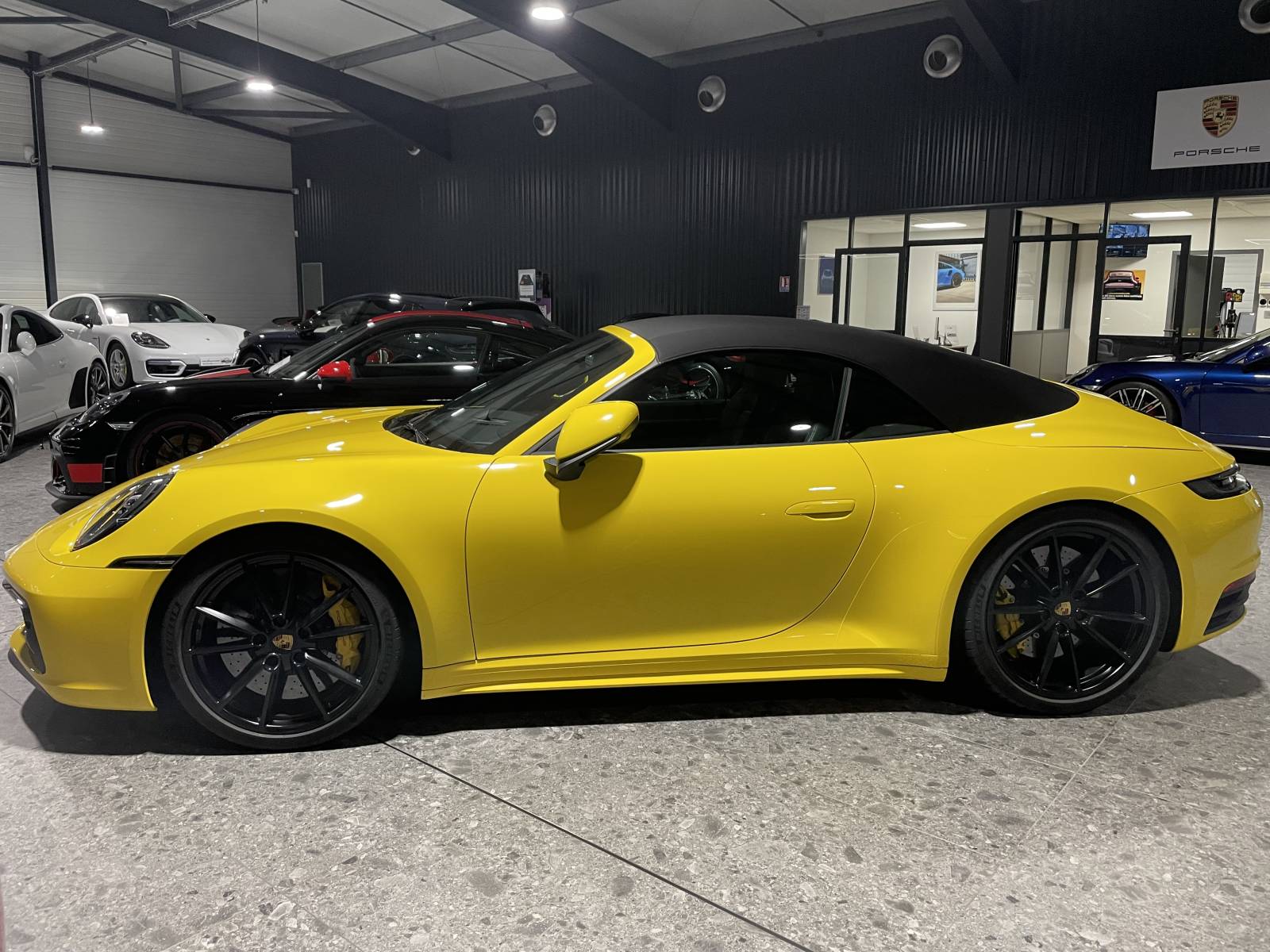 Cabriolet de rêve : Porsche 992 Carrera 4S à saisir près d'Avignon.