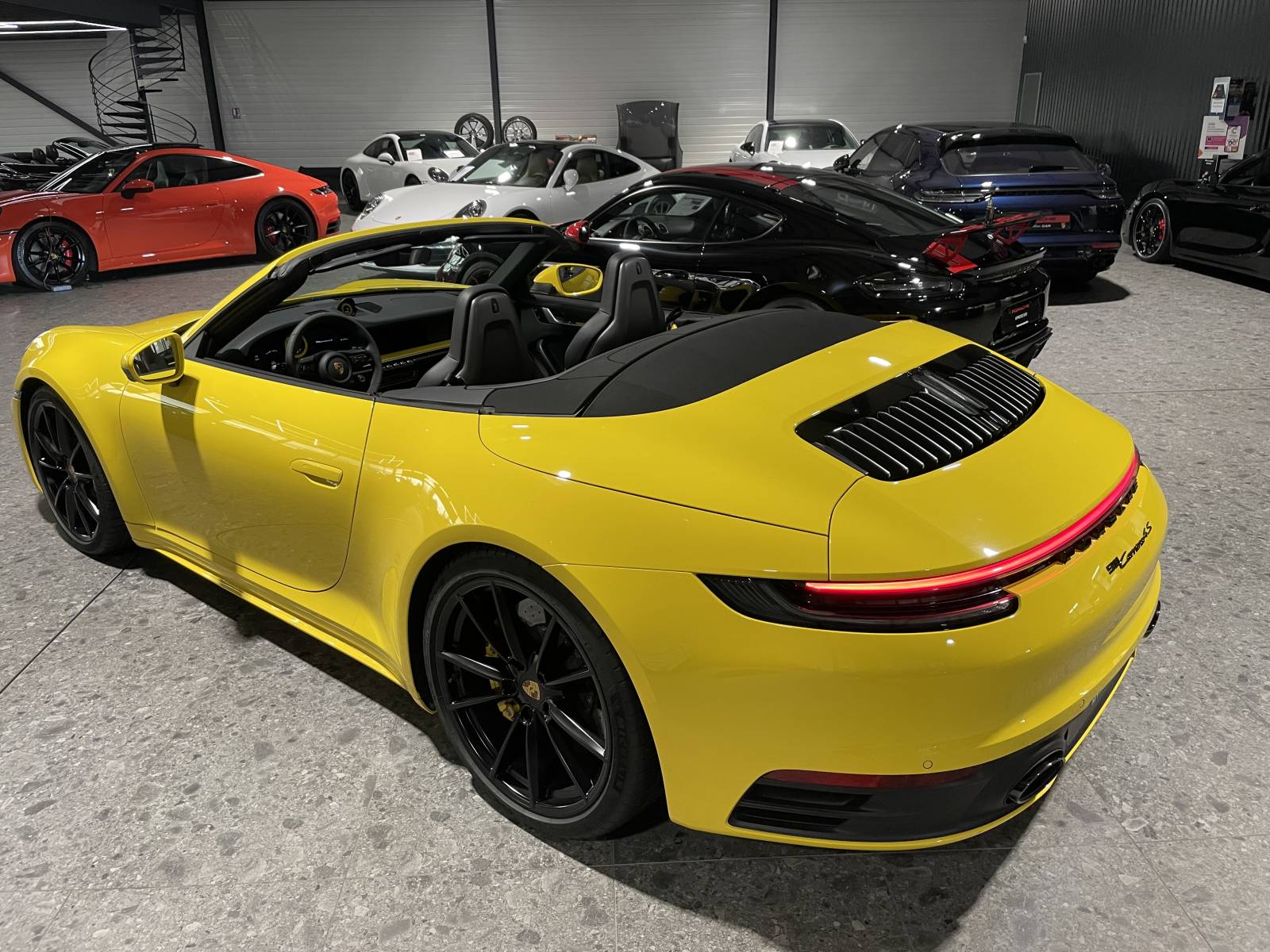 Occasion unique : Porsche 992 Carrera 4S Cabriolet à vendre dans le 84.