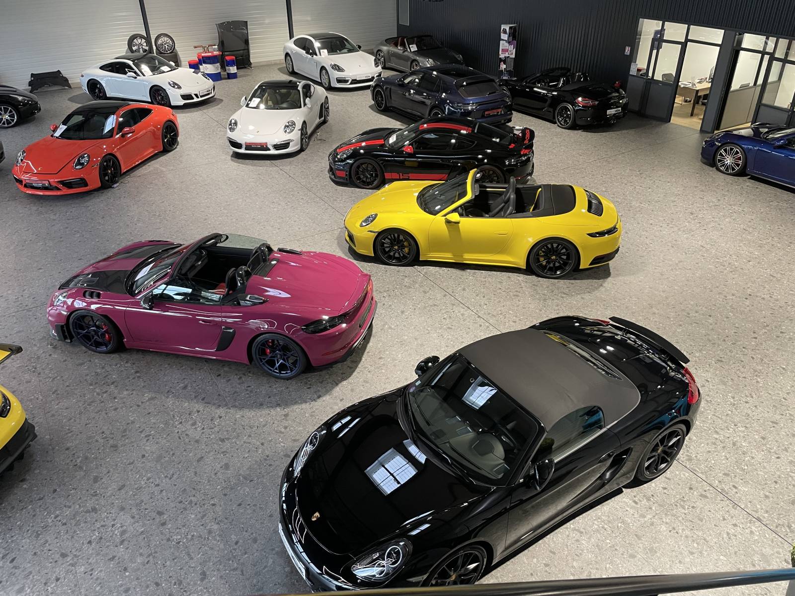 Porsche 992 Carrera 4S Cabriolet : Le plaisir de conduire à son apogée.