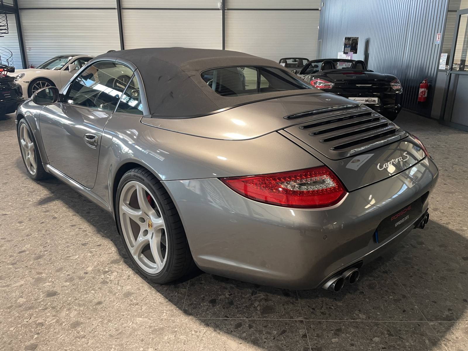 Capote électrique ouverte de la Porsche 997 Carrera S Cabriolet Phase 2