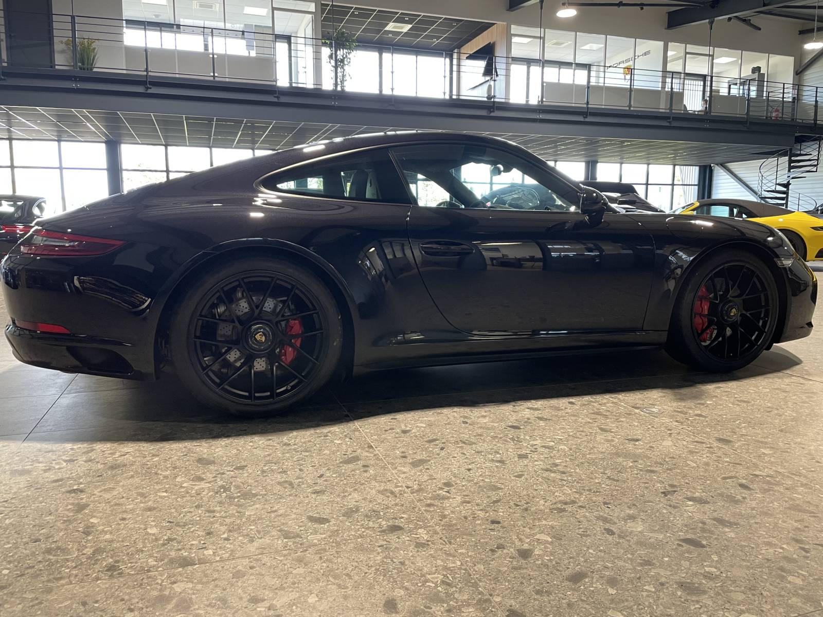 Prête à vous faire vivre des sensations fortes.