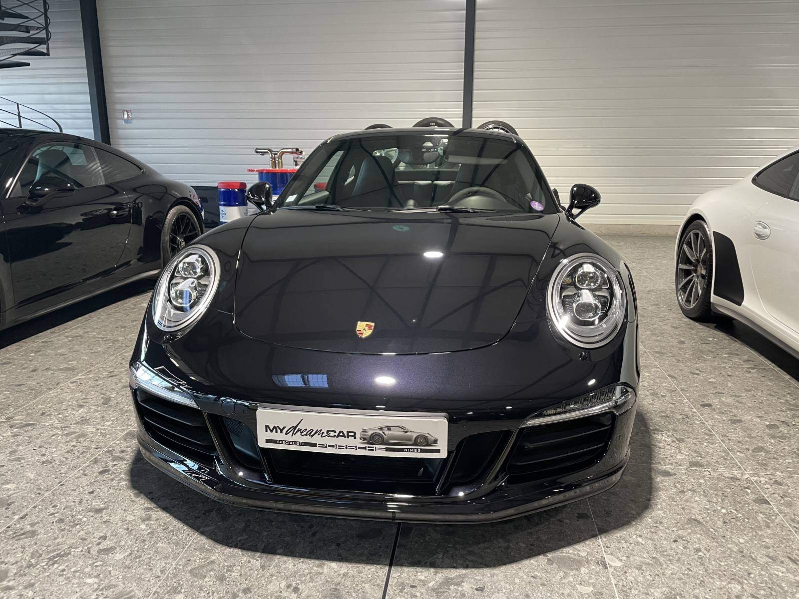 Ligne sublime et performances époustouflantes : la Porsche 991 Carrera GTS vous attend.