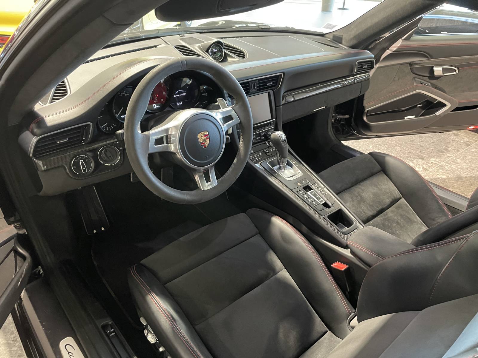 Chaque détail compte : admirez la finition exceptionnelle de cette Porsche 991 Carrera GTS.