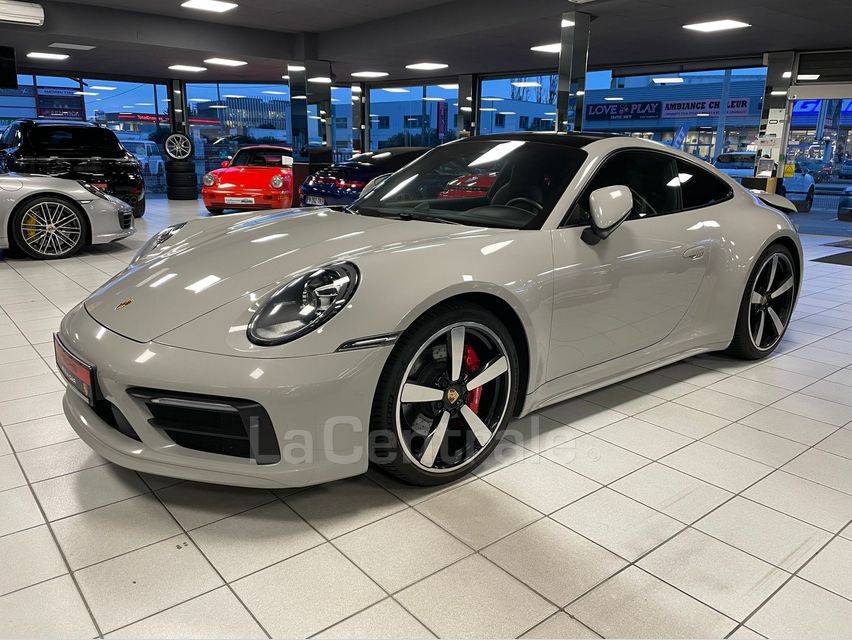 PORSCHE 911 CARRERA 4 GTS 992