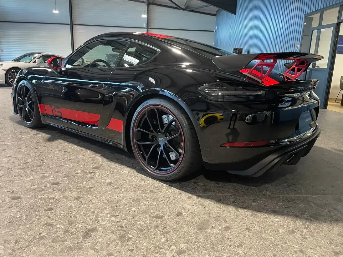 Aileron arrière fixe et diffuseur sport du Cayman GT4 4.0.