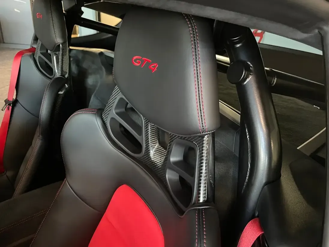 Pack Clubsport : Arceau de sécurité et extincteur pour le pilotage pur.