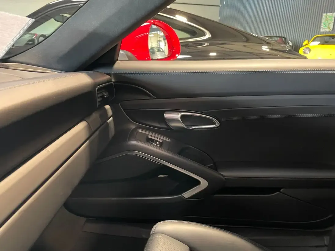 Assise des sièges chauffants et électriques à mémoire de la Porsche 911 991.2 dans le Gard.