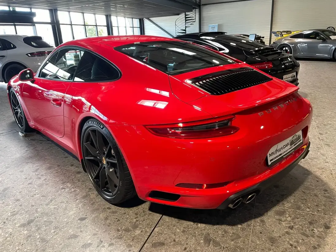 Courbes arrière sculpturales de la Porsche 911 Carrera S 420 ch PDK à Bouillargues, Nîmes.