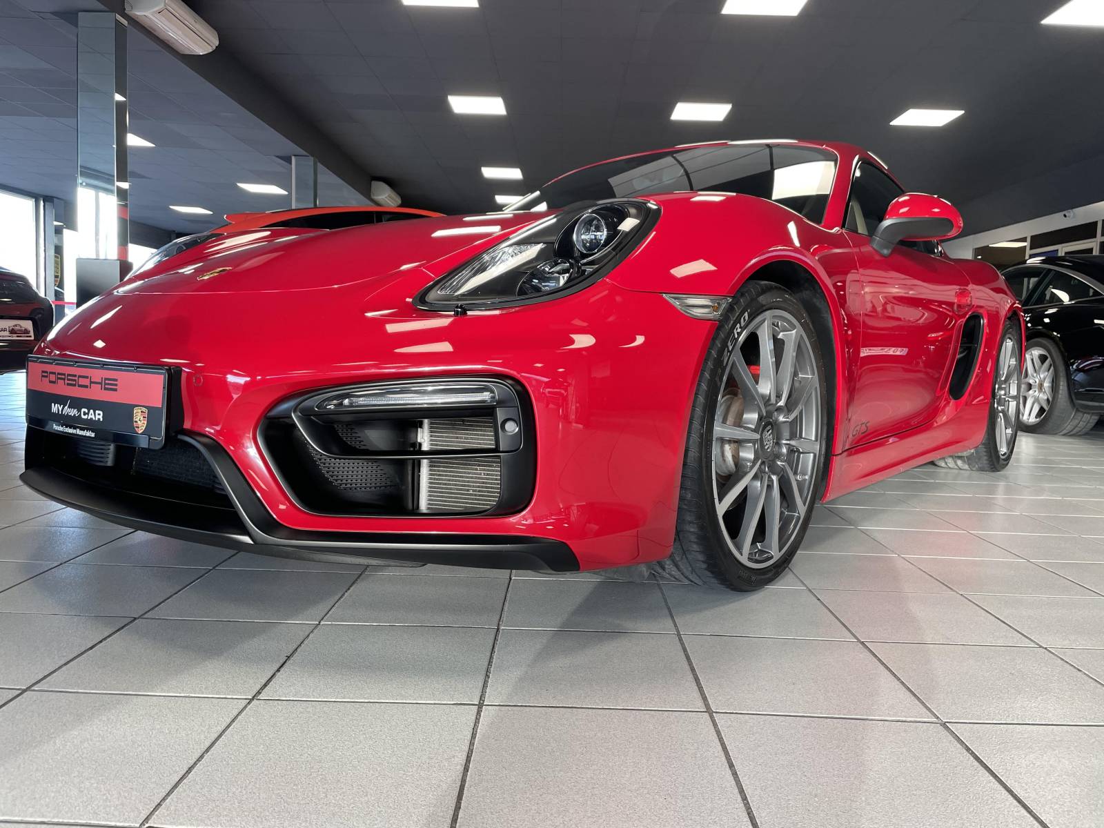 Cette Porsche Cayman 981 GTS est l'équilibre parfait entre performance et confort.