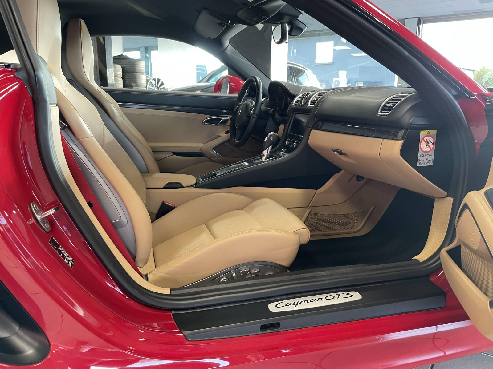 Contactez-nous dès aujourd'hui pour un essai de ce Porsche Cayman 981 GTS !