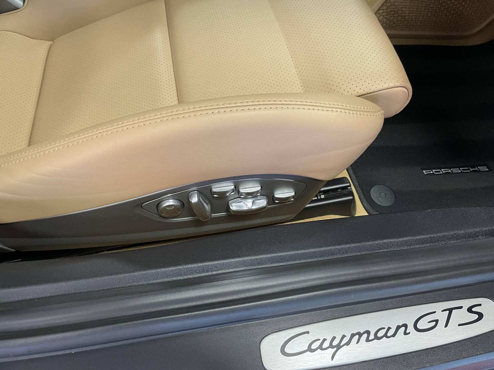 Faites-vous plaisir avec ce Porsche Cayman 981 GTS.