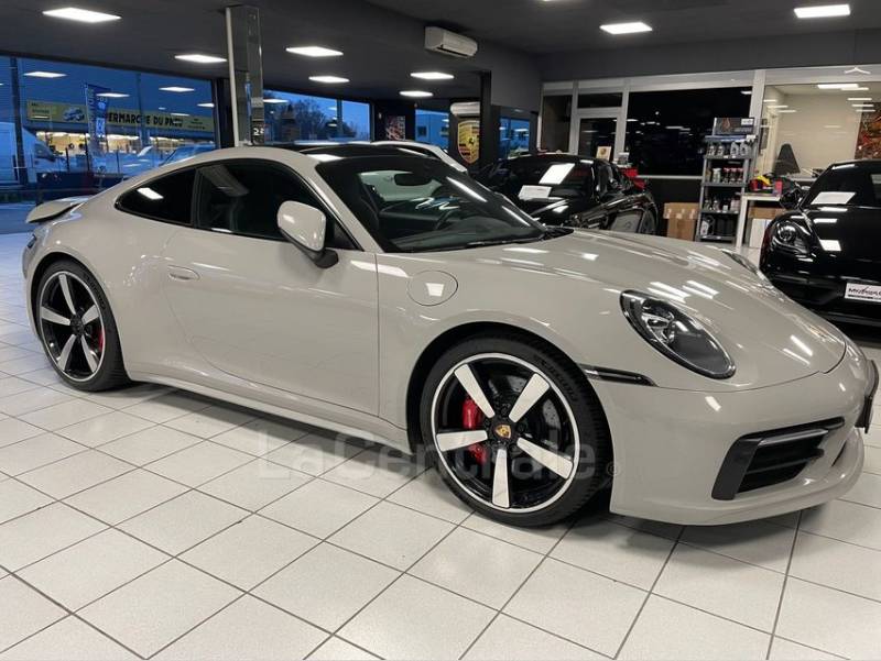 PORSCHE 911 CARRERA 4 GTS 992