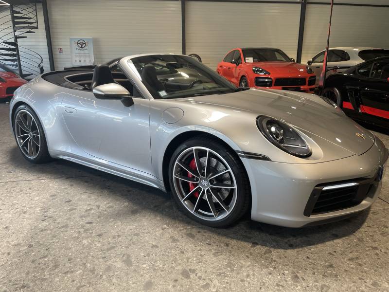Porsche 992 Carrera 4S Cabriolet : L'élégance sportive à Nîmes.