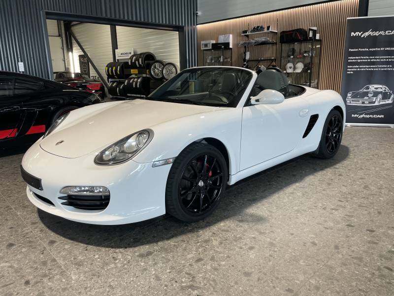 Vue de face agressive : Porsche Boxster S 987 Phase 2 à vendre chez MY DREAM CAR Nîmes.