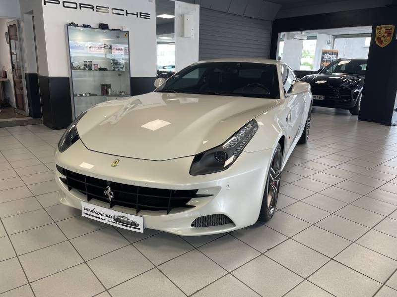  Ferrari FF : Une puissance et un design à couper le souffle